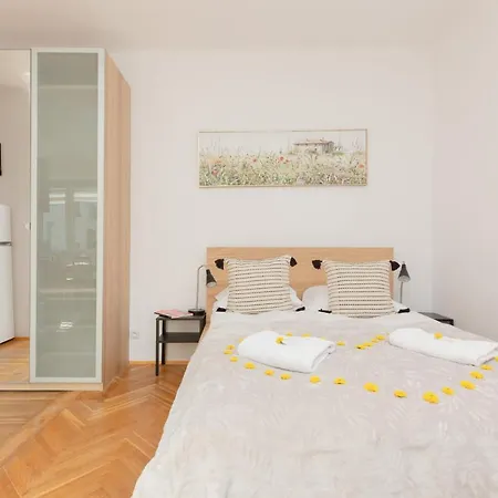 Cozy Studio In The Heart Of Warsaw, Elektoralna By Renters 아파트 *