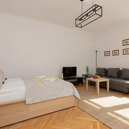 Cozy Studio In The Heart Of Warsaw, Elektoralna By Renters 아파트 바르샤바