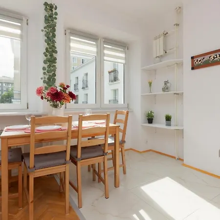 Cozy Studio In The Heart Of Warsaw, Elektoralna By Renters * ワルシャワ