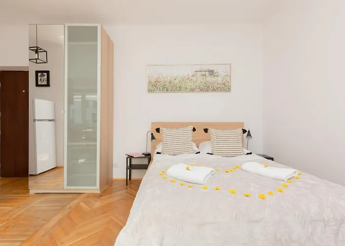 Cozy Studio In The Heart Of Warsaw, Elektoralna By Renters Apartment *