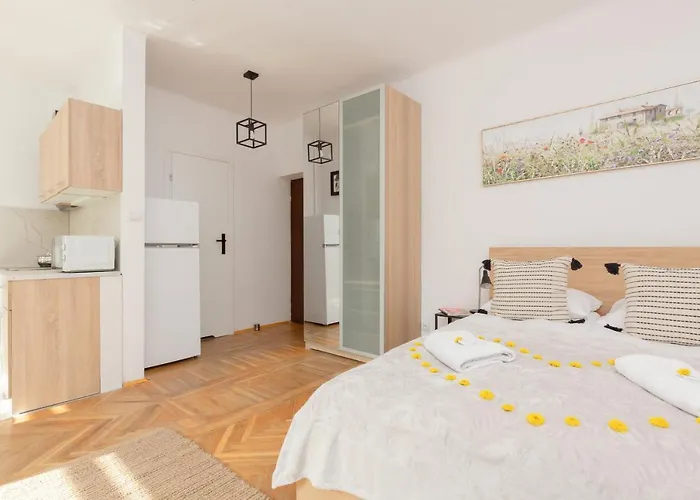 Cozy Studio In The Heart Of Warsaw, Elektoralna By Renters Warsaw