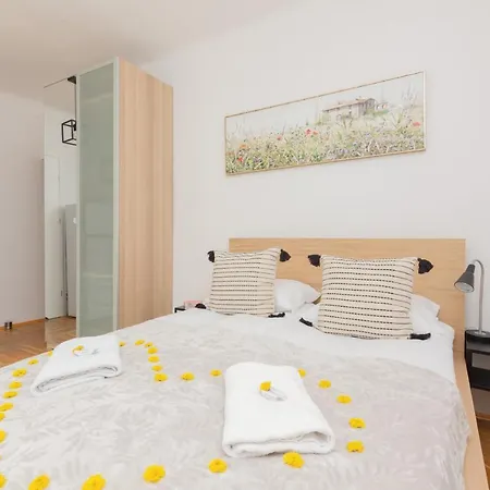 Cozy Studio In The Heart Of Warsaw, Elektoralna By Renters * Warszawa